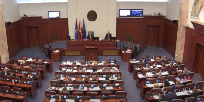 Ndërpritet seanca e Kuvendit të Maqedonisë, nuk pati shumicë prej dy të tretash për miratimin e amendamenteve të Kushtetutës