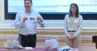 Organizuar nga KQZ është bërë tërheqja e shortit për renditjen e partive politike për zgjedhjet lokale të 22 tetorit