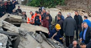 Një tërmet i fuqishëm me magnitutë 6.4 ka goditur Shqipërinë në mengjesin e sotëm raportohet se ka viktima