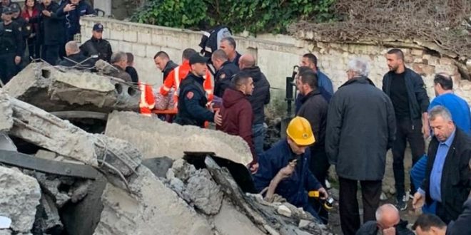 Një tërmet i fuqishëm me magnitutë 6.4 ka goditur Shqipërinë në mengjesin e sotëm raportohet se ka viktima