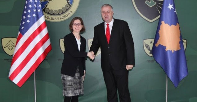 Ministri i FSK-së, Rrustem Berisha e ka pritur në takim zyrtar ndihmës-sekretaren Departamentit të Mbrojtjes të SHBA-ve, Laura Cooper