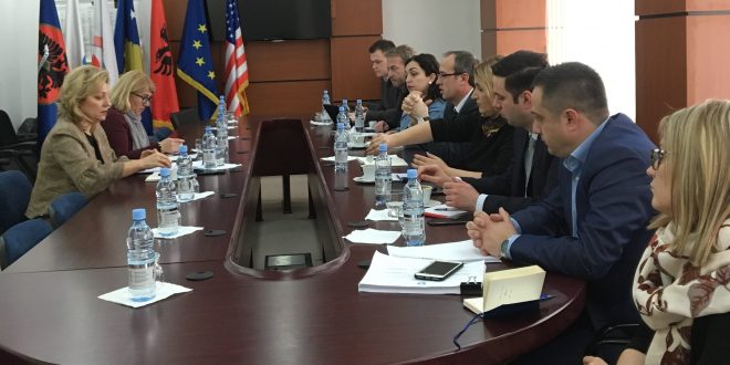 Deputetët e LDK-së takojnë shefen e Zyrës së Bashkimit Evropian në Kosovë, flasin për zhvillimet e fundit politike