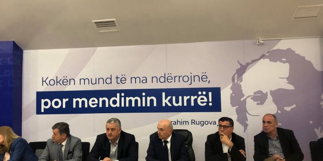 Isa Mustafa thotë se LDK po punon çdo ditë për t’i bërë votat për rrëzimin e qeverisë "Haradinaj"