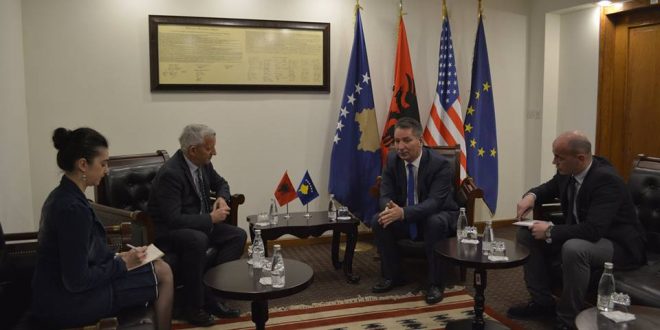 Ministri Lekaj ia shpreh papajtueshmërinë e Kosovës ambasadorit shqiptar Minxhozi, për taksën e Rrugës së Kombit