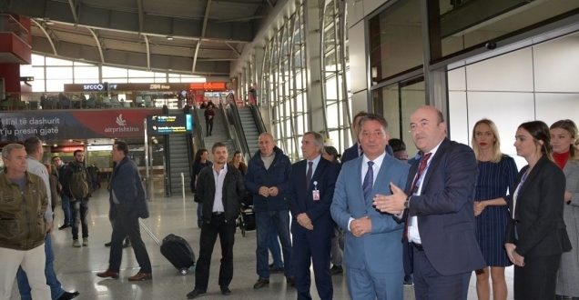 Ministri i Infrastrukturës, Pal Lekaj me bashkëpunëtorë, vizituan Aeroportin Ndërkombëtar të Prishtinës “Adem Jashari