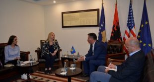 Ministri Lekaj, priti sot në takim udhëheqësen e“George Williams Youth Association” në Kosovë, Dorina Lluka Davies