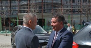Kryetari Elezaj dhe ministri Lekaj nënshkruan marrëveshje për asfaltimin e 5 rrugëve në vlerë 4 milionë euro