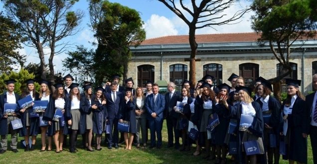 Ministri Lekaj pjesë e ceremonisë së diplomimit të gjeneratës së IV të studentëve nga Kosova në Limak ASI