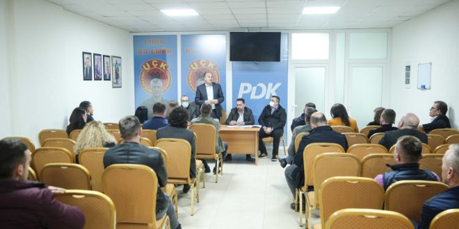 Kryetari në detyrë i Partisë Demokratike të Kosovës, Enver Hoxhaj i takon degët e PDK-së në Skënderaj dhe Drenas