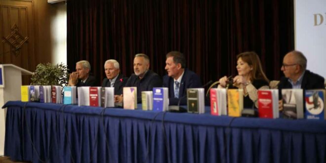 DR. SKËNDER DEMALIAJ PROMOVOI 20 LIBRA NGA FUSHA TË NDRYSHME