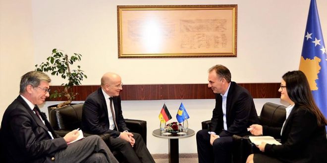 Fatmir Limaj, ka pritur sot në takim drejtorin për Ballkan në Ministrinë e Jashtme të Gjermanisë, Christian Helbach