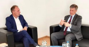 Kryetari i Nismës, Fatmir Limaj takohet me shefin e EULEX-it Lars-Gunnar Wigemark, bisedojnë për zhvillimet aktuale në vend