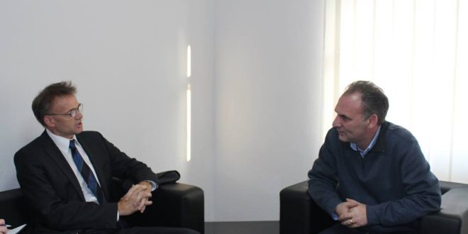 Limaj bisedoi me ambasadorin norvegjez në Kosovë, Per Strand Sjaastad