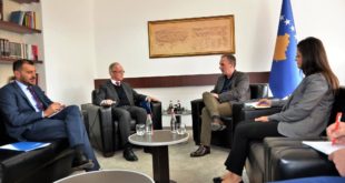 Zëvendës-kryeministri i Kosovës, Fatmir Limaj, priti në takim shefin e misionit të OSBE-së në Kosovë, ambasadorin Jan Braathu