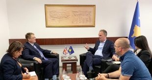Zëvendëskryeministri Limaj takon ambasadorin e ri të Mbretërisë së Bashkuar në Kosove, Nicholas Abbott
