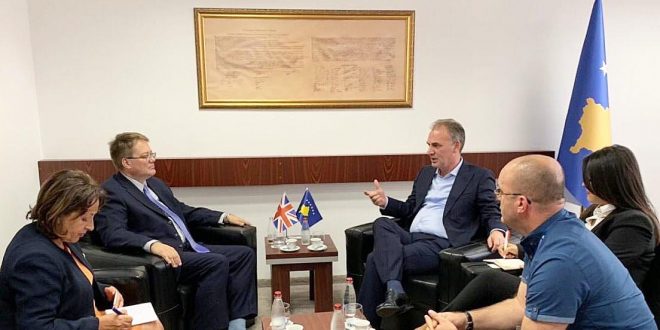 Zëvendëskryeministri Limaj takon ambasadorin e ri të Mbretërisë së Bashkuar në Kosove, Nicholas Abbott