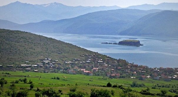 VMRO kushtëzon pakicën ‘maqedonase’ në Shqipëri