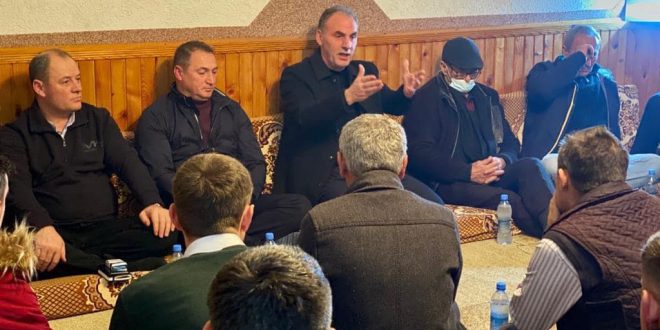 Fatmir Limaj takon bashkëluftëtarët dhe bashkëpunëtorët e Nismës Socialdemokrate në Tërpezë të Malishevës