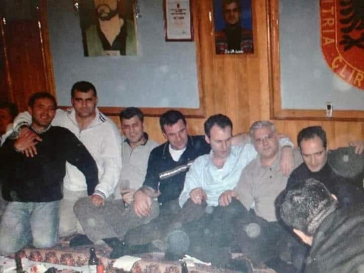 hektor-beqiri-me-foto-te-thacit-e-limajt-nentori-i-bashkon-shqiptaret-pdk-ja-e-bashkuar-e-forcon-kosoven