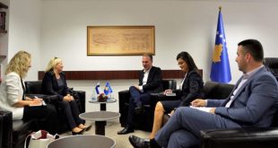 Zëvendës-kryeministri, Fatmir Limaj, ka pritur në takim ambasadoren e Finlandës në Kosovë, Pia Stjernvall