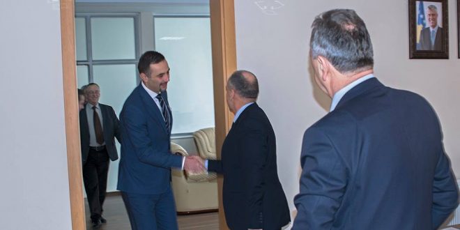 Ministri Lluka premton mbështetje për projektet zhvillimore që janë në interes të qyetarëve në Pejë dhe në Burim
