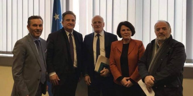 Zëvendësministrja e MZhR, Magbule Shkodra ka pritur sot në takim kryesinë e Lobit Euro Atlantik - Shqiptar