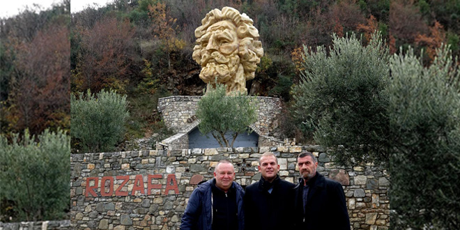 Lulzim Adem Jashari, ka vizituar memorialin e babait të tij, i ndërtuar në një kompleks, në Labinot të Elbasanit