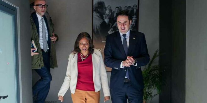 Kryetari i LDK-së Lumir Abdixhiku ftohet në takim në Ambasadën e SHBA-së dhe kritikon qeverinë Kurti
