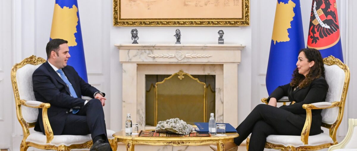 Abdixhiku rrëzon versionin e Presidentes  Pakoja u ofrua  por 15 ditë heshtje  krizë e inskenuar për fajësim politik