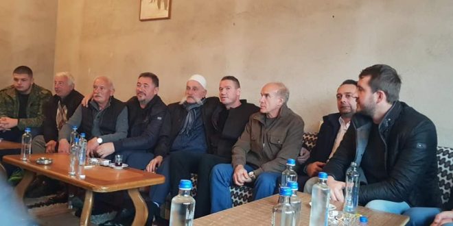 Sami Lushtaku, bashkë me Rifat Jasharin, vizituan familjen e Sabit Tafil Gecit, i cili është liruar nga burgu