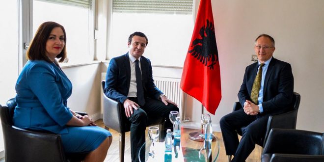 Kryetari i Vetëvendosjes, Albin Kurti priti sot në takim ambasadorin e Hungarisë në Kosovë, Laszlo Markusz