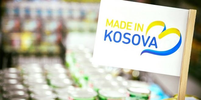 Edhe pse gjatë këtij viti pati një rritje të eksporteve në Kosovë, prodhuesit vendorë po ankohen se nuk po arrijnë të realizojnë porositë në shtetet evropiane, sidomos në Gjermani dhe Zvicër, për shkak që Serbia ka vendosur barriera ndaj prodhuesve kosovarë për kalimin transit të mallrave në këto vende evropiane. Për këto barriera të vendosura nga autoritetet serbe, veçmas pas kërkesës së Kosovës për barazi në CEFTA, ku kosova prezantohet me fusnotë, ende nuk dihet nëse do të merret ndonjë veprim reciprok, apo ndonjë reciprocitet, fjalë të cilën e ka eleminuar nga fjalori politik Albin Kurti me të vetët. Ministrja e Industrisë, Ndërmarrësisë dhe Tregtisë, Rozeta Hajdari ka paralajmëruar ankimimet e saja për në Bruksel. Ish-ministri i Tregtisë dhe Industrisë, Ismet Mulaj ka kërkuar veprime të shpejta nga Qeveria e Kosovës për t’i zgjidhur barrierat e vendosura nga Serbia. Mulaj po ashtu kërkon prej qeverisë aktuale që të bëjë më shumë presion ndaj shtetit fqinjë, në këtë rast Serbisë për zbatimin e marrëveshjes së CEFTA-së.