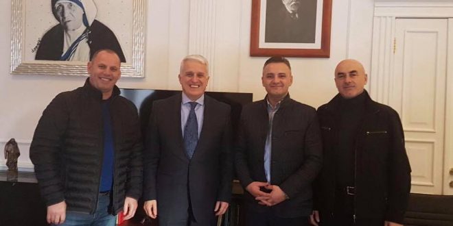 Kryetari i Drenasit, Ramiz Lladrovci dhe ai i Skenderajt, Bekim Jashari janë takuar me ministrin e Diasporës së Shqipërisë, Pandeli Majkon