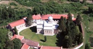Adem Lushaj: Manastirin po e ruajnë qytetarët e Deçanit, e jo forcat ushtarake të KFOR-it
