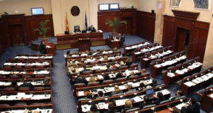 VMRO-DPMNE në Kuvendin e Maqedonisë kërkon të tërhiqet propozim-ligji për gjuhën shqipe