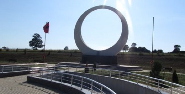 Ceremonia përmbyllëse e rivarrimit të dëshmorëve Kompleksin Memorial në Marinë të Skenderajt mbahet nesër