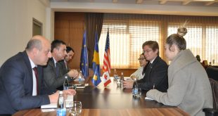 Ministri i Arsimit, Shyqiri Bytyqi, ka pritur në takim ambasadorin kanadez në Kroaci e Kosovë, Daniel Maksymiuk