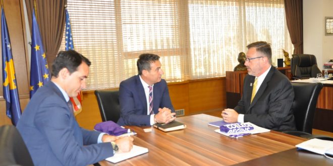 Ministri Bytyqi: Ministria e Arsimit ka një bashkëpunim të frytshëm me universitete dhe kolegje amerikane