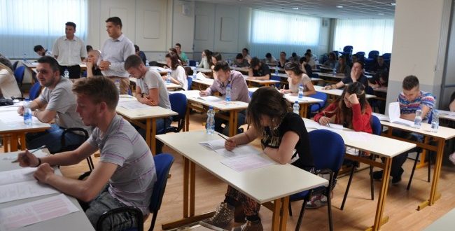 Ka përfunduar edhe dita e dytë e mbajtjes së provimit të Maturës shtetërore 2018 në rajonin e Prishtinës