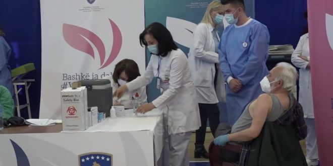 IKSHPK: Qytetarët në Kosovës nuk po vaksinohen për shkak të frikës nga efektet anësore