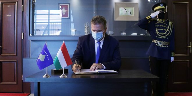 Ambasada e Hungarisë në Kosovë ka hapur konkursin për pranimin e studentëve në universitetet hungareze