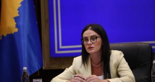 Meliza Haradinaj-Stublla jep dorëheqje nga pozita e ministres së Jashtme dhe nga të gjitha funksionet në AAK