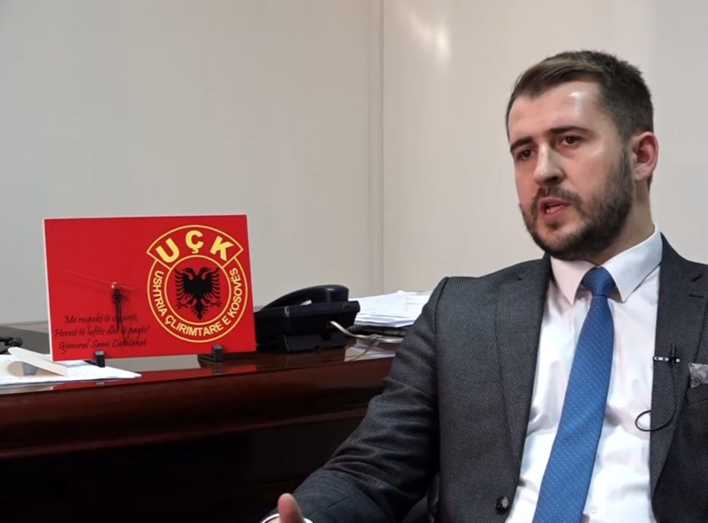 Mergim Lushtaku  Kurti  nga kritiku i dhurimit të tokave për manastire  në dhurues të 24 hektarëve për Deçanin