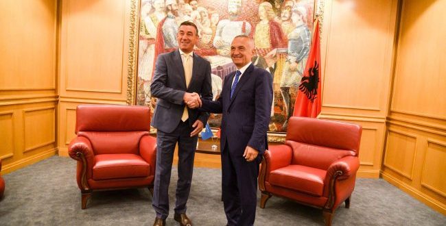 Kryekuvendari Veseli e kryetari shqiptar Meta, bëjnë thirrje për unitet politik në Kosovë për dialogun me Serbinë