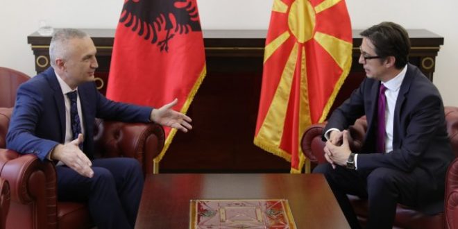 Kryetari i Maqedonisë së Veriut, Stevo Pendarovski sot do të qëndrojë për një vizitë në Tiranë