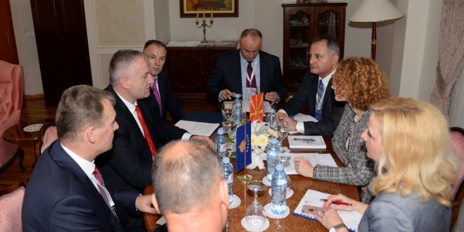 Ministri Berisha zhvilloi takime bilaterale gjatë konferencës së Kartës së Adriatikut-A5