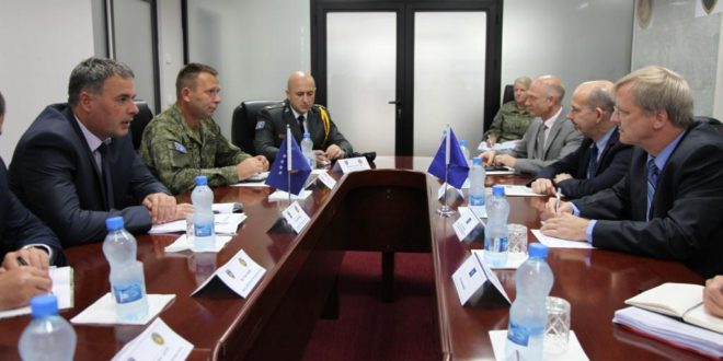 Ministri i FSK-së Haki Demolli priti në takim zyrtar një delegacion të NATO-s