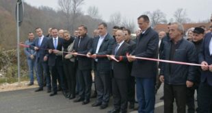 Ministri Lutfi Zharku dhe zëvendësministri Fehmi Mujota biseduan me kryetarin e Deçanit, Rasim Selmanaj
