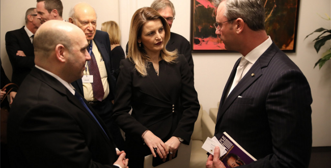 Ministrja e Integrimit, Dhurata Hoxha takohet me Ministrin austriak të Transportit, flasin për integrimin e Kosovës në BE