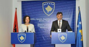 Shqipëria dhe Kosova kanë nënshkruar marrëveshje bashkëpunimi për reforma në Administratë